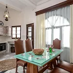 Center Houses Apartment