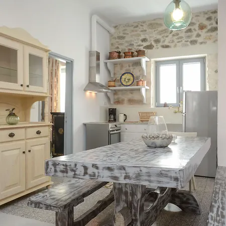 Naxos Center *