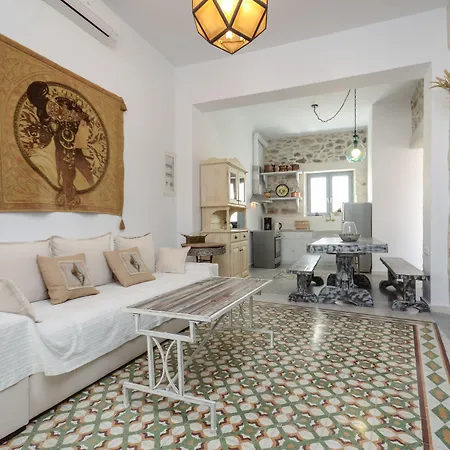 Naxos Center *