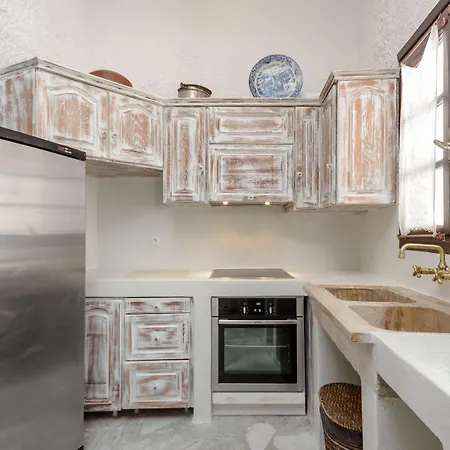 Naxos Center 公寓 *