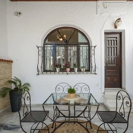 Naxos Center 公寓 *