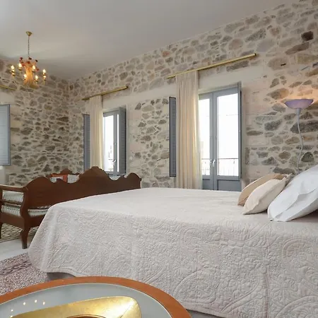 Naxos Center
