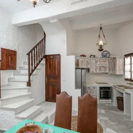 Naxos Center 公寓 *